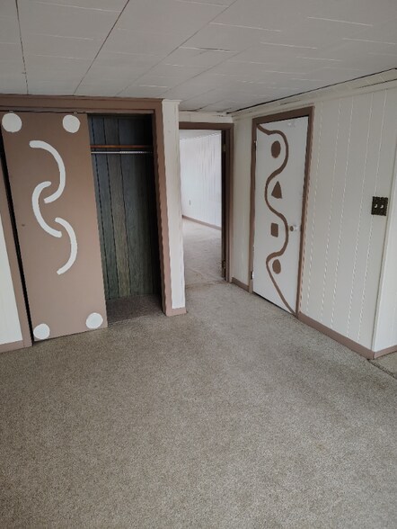 Building Photo - 67 St Charles St