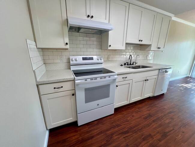 Kitchen - 2122 E 8th St