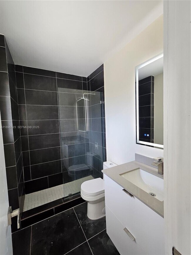 Building Photo - 834 Raymond St