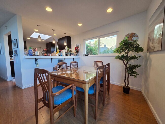 Building Photo - Wonderful Mid Century Home available for lease