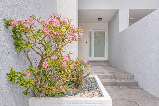 Building Photo - 231 Poinciana Island Dr