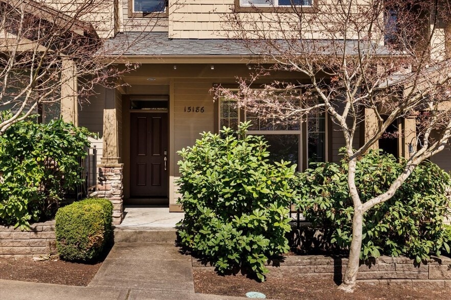 Townhome Entry - 15186 SW Canyon Wren Way