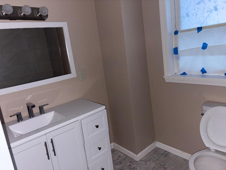 Building Photo - 2335 Maple Ave