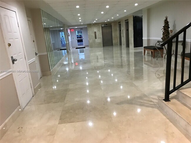 Building Photo - 5005 Collins Ave