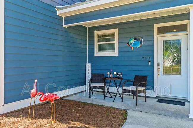 Building Photo - 9004 Polly Ave