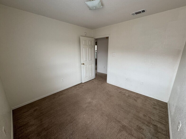 Building Photo - 3301 Toledo Dr