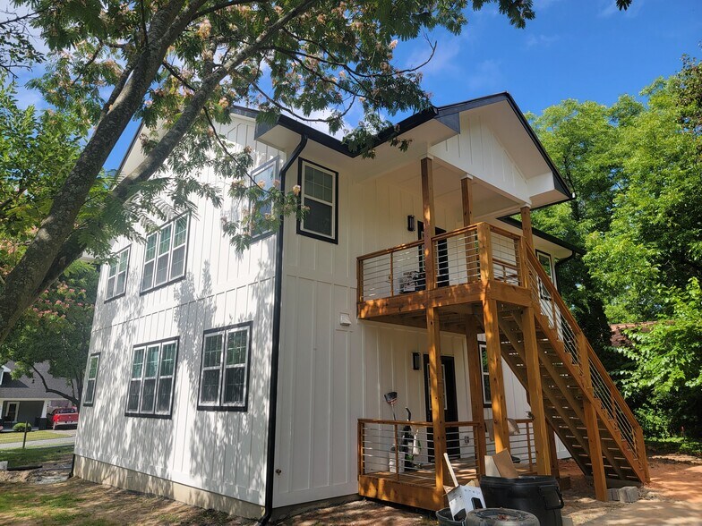 Building Photo - 624 Grace Ave