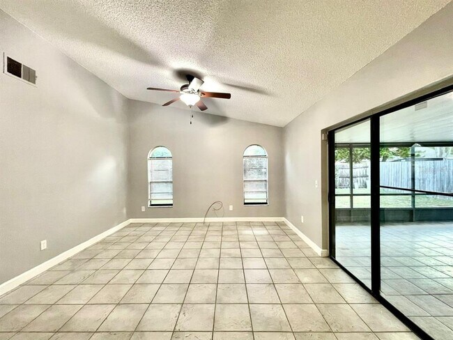 Building Photo - 10026 Chesham Dr