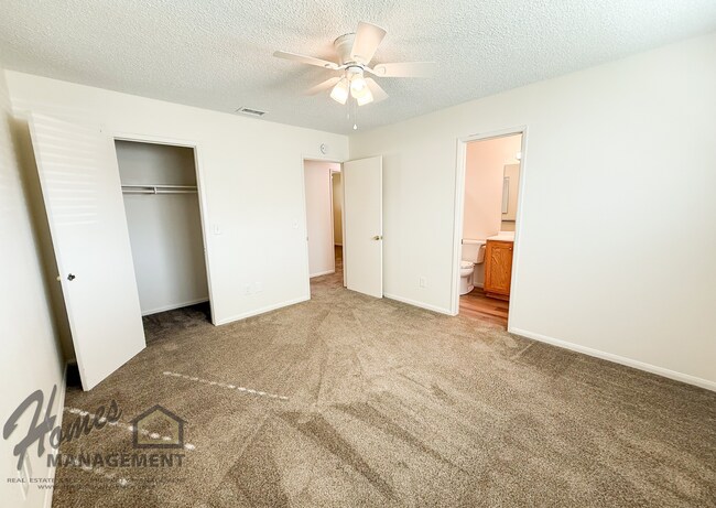 Building Photo - Homes Management - 3 Bed, 2 Bath House in Escondido