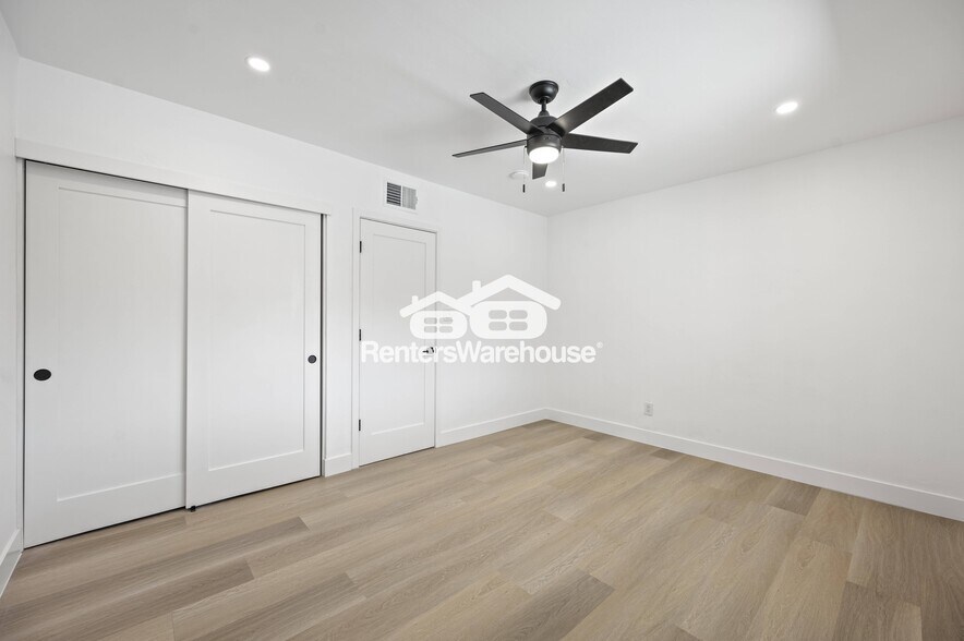Building Photo - 844 W Osborn Rd