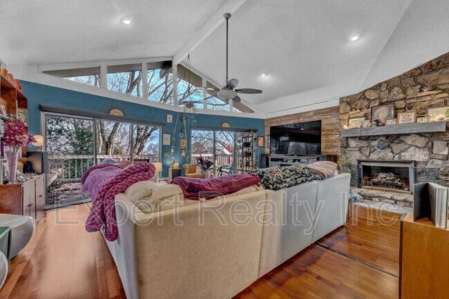 Building Photo - 373 Laredo Dr