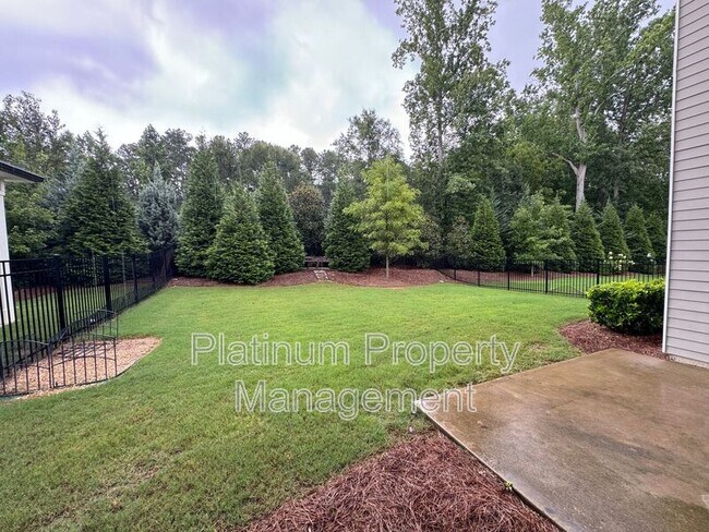 Building Photo - 705 Fieldcrest Park Ln