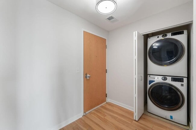 Building Photo - 929 Portland Ave