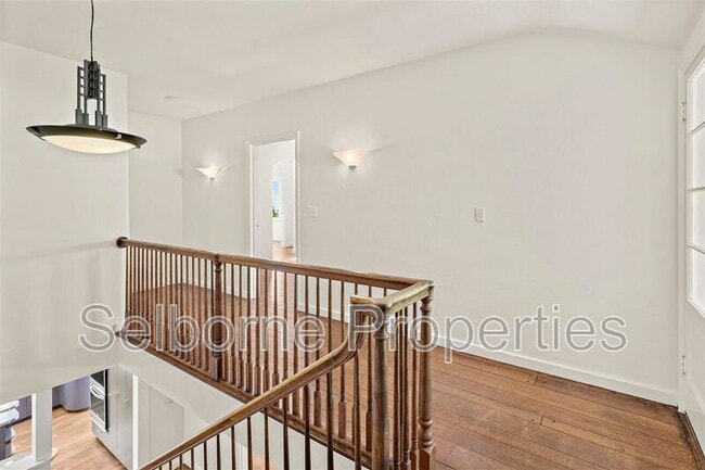 Building Photo - 25 Selborne Dr