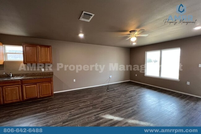 Building Photo - 314 E Ursuline St