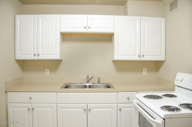 Building Photo - 2775 Herschel St
