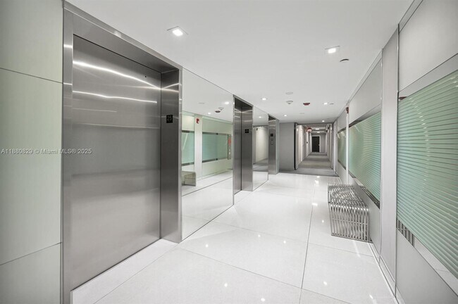 Building Photo - 20301 W Country Club Dr