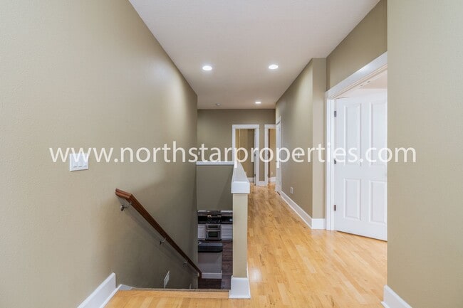 Building Photo - 20462 SW Arnold Pl