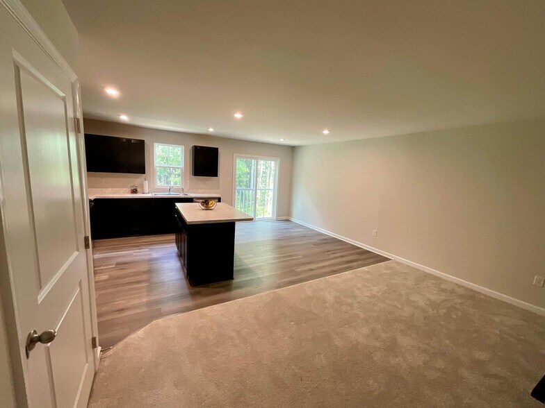 Building Photo - 75 Southwind Dr