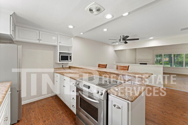 Building Photo - 8 Saratoga Cir