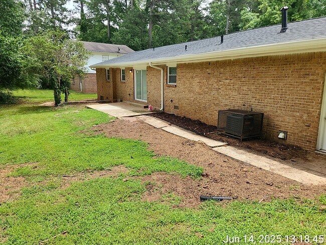 Building Photo - 2348 Clifton Springs Manor