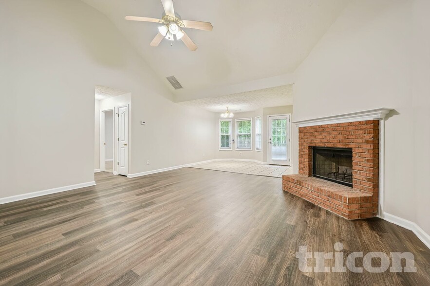 Building Photo - 1374 Lake Dow Rd