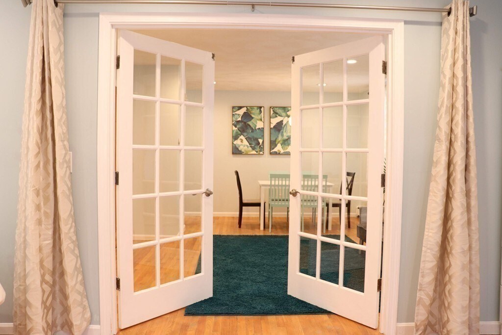 Building Photo - 12 Regent St