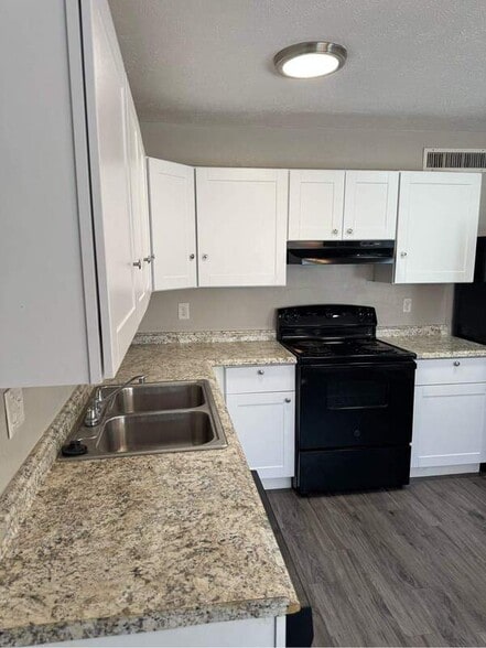 Building Photo - 17151 Ranch Country Rd