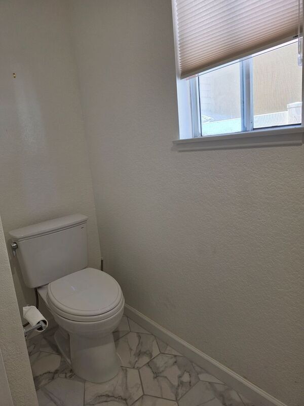 Building Photo - 398 N Brook Glen Ln