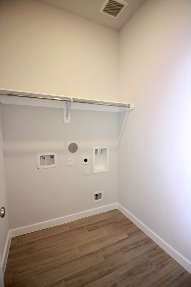 Building Photo - 6542 Scarlet Pond Ln