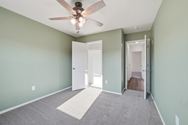 Building Photo - 19 Farmhouse Cir