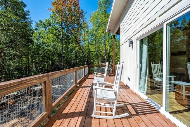 Building Photo - 288 Stonewall Road-SI ID1055518P