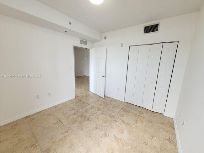 Building Photo - 435 SW 12th Ave