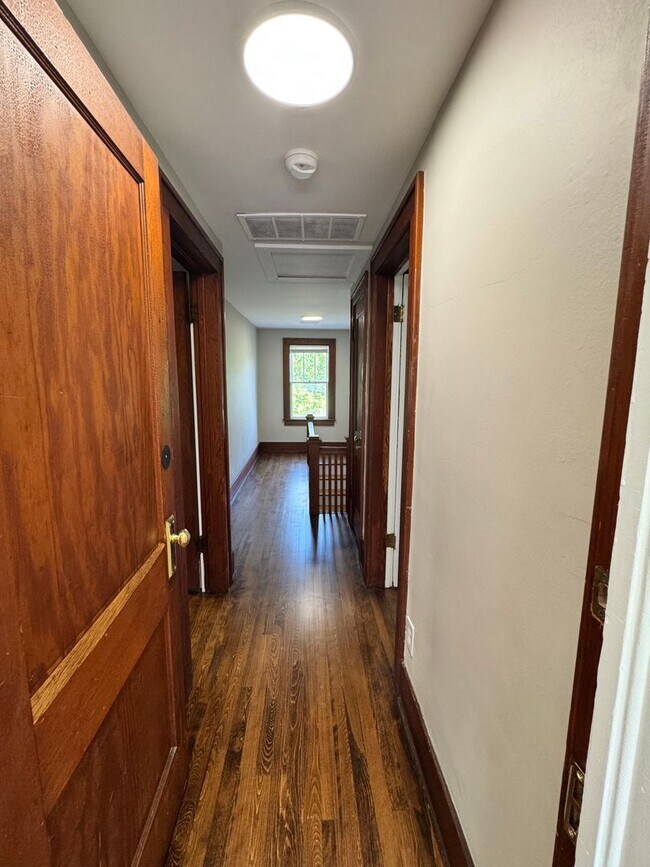 Building Photo - Spacious 4-Bedroom Home with 2 Kitchens | West Ann Arbor