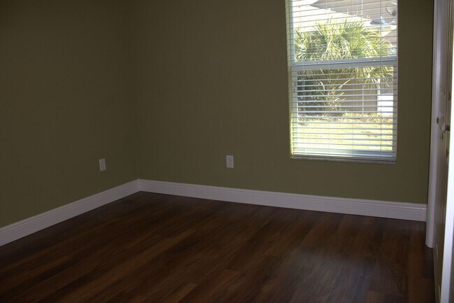 Building Photo - For Rent- 3 Bed 2 Bath