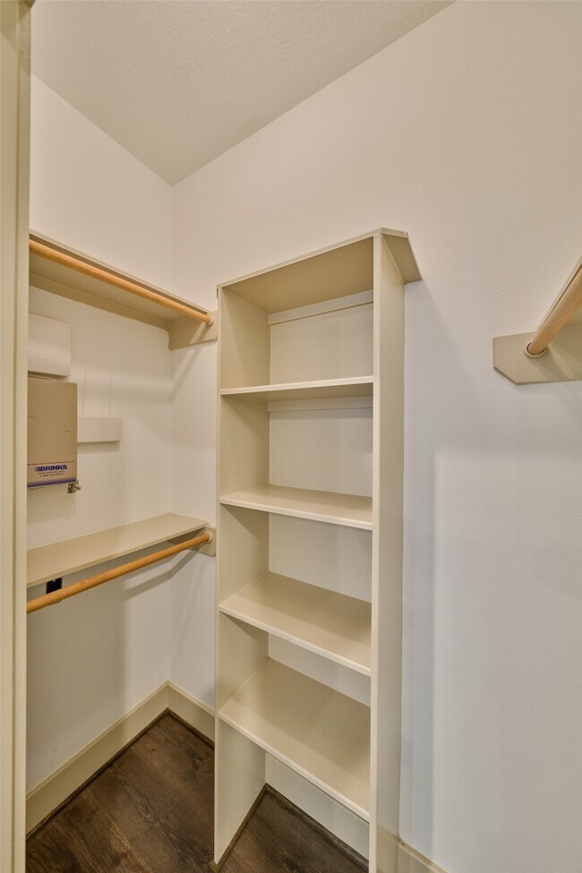 Building Photo - 2422 Navigation Blvd