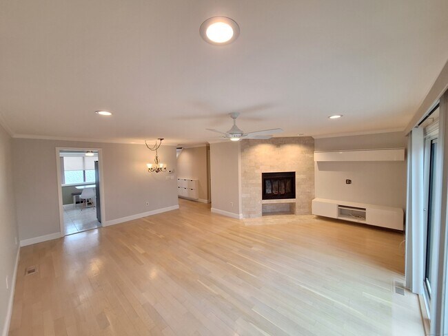 Building Photo - 238 Skyview Dr