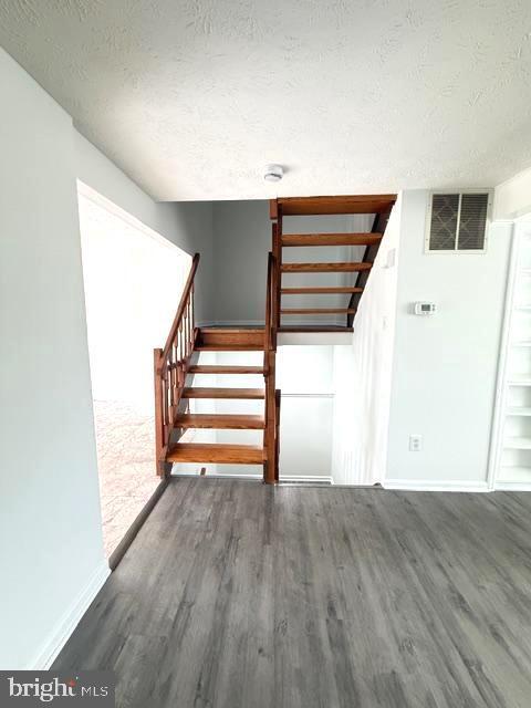 Building Photo - 6131 Gardenia Ct