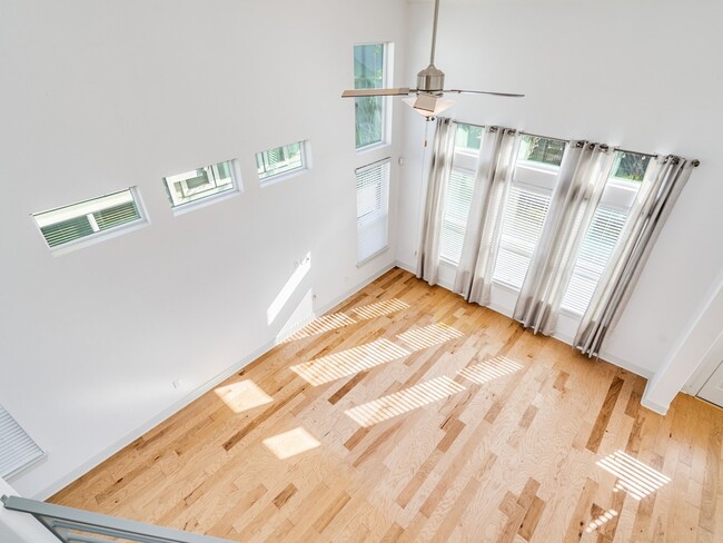 Building Photo - 2215 Capulet St