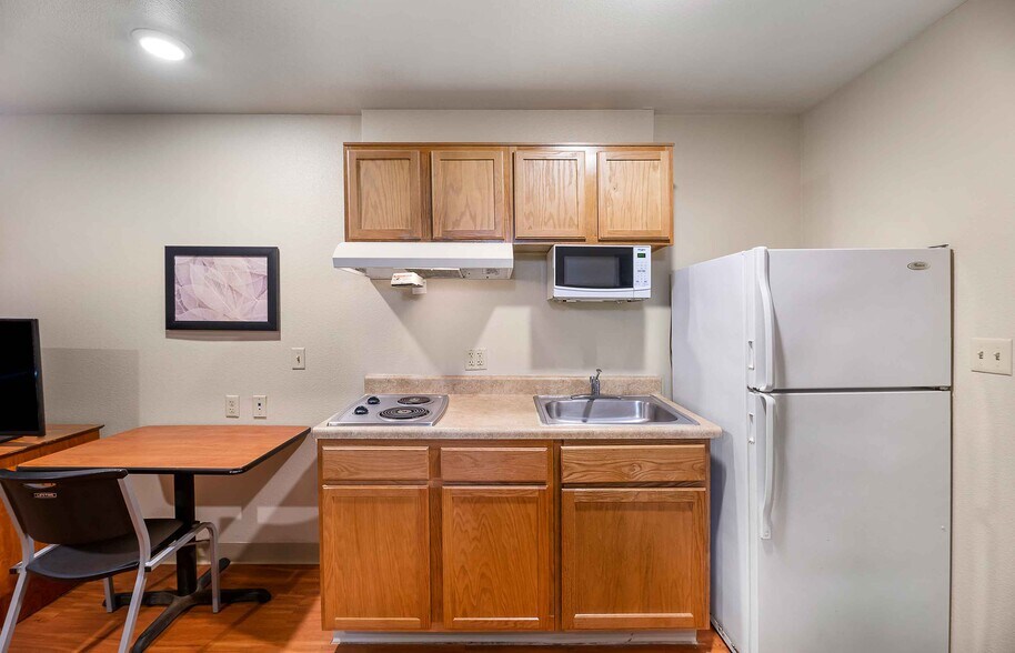 Building Photo - Furnished Studio-Lubbock - South