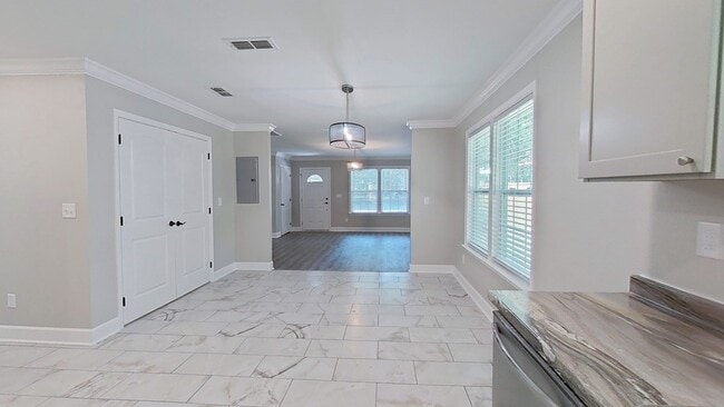 Building Photo - 211 Lucy St