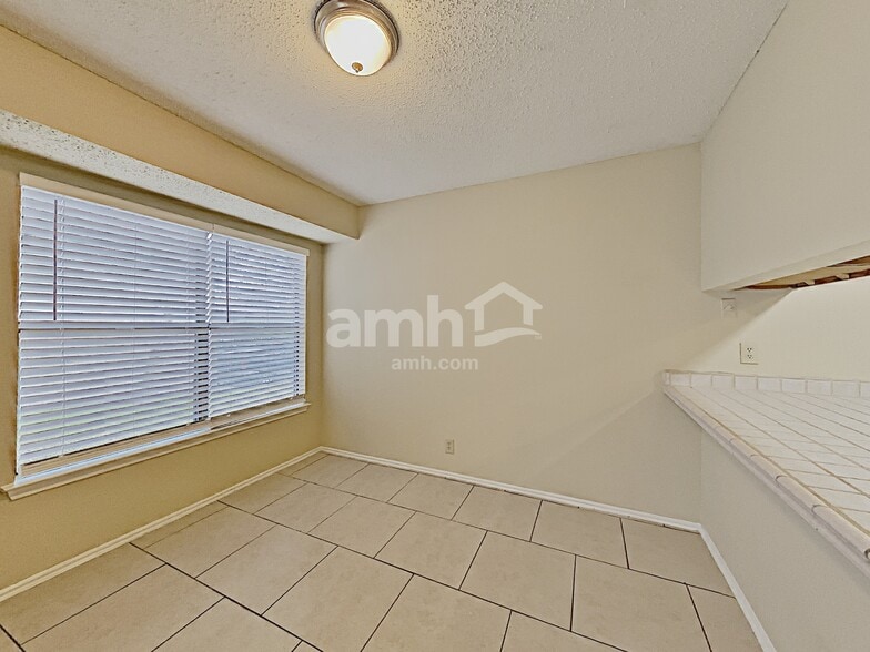 Building Photo - 734 Cypresscliff Dr