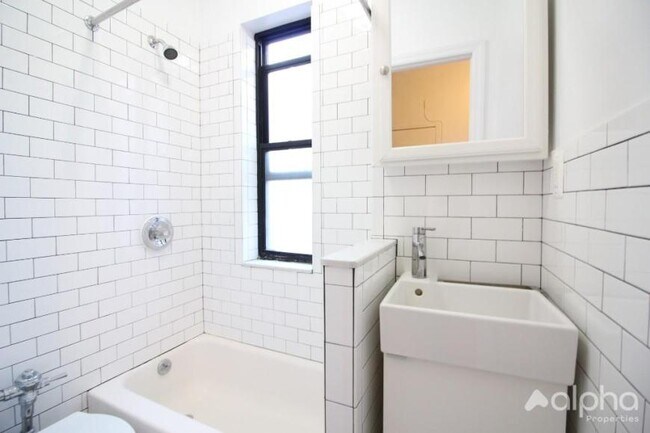 Building Photo - 2 bedroom in New York NY 10029