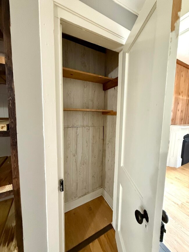 Building Photo - 927 E Mt Vernon St