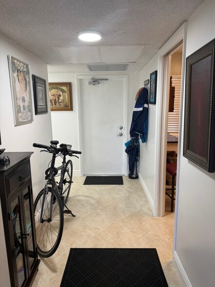 Entrance - 2901 S Palm Aire Dr