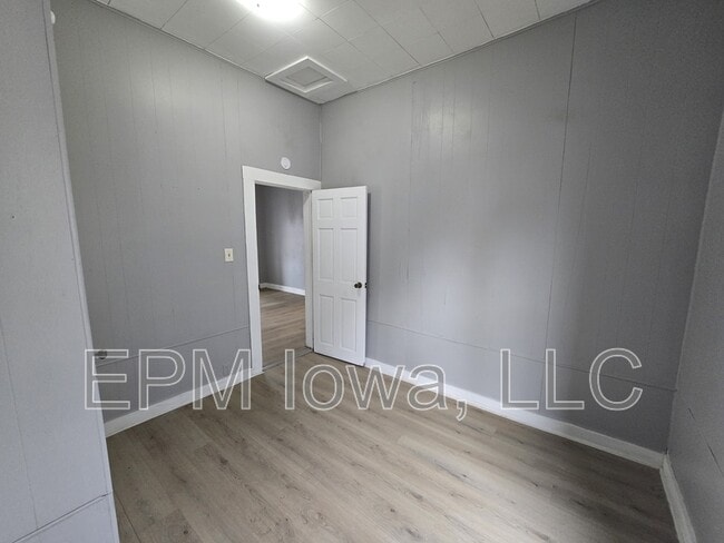 Building Photo - 714 W 1st St