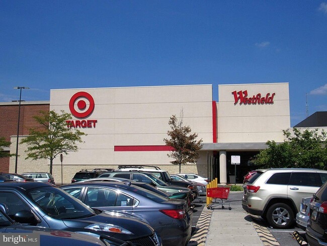 Building Photo - 1805 Arcola Ave