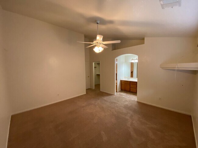 Building Photo - Coming soon, Beautiful Home located SE Visalia!