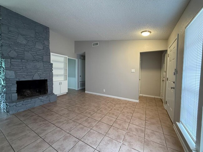 Building Photo - 12310 Willow Wild Dr