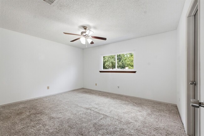 Building Photo - 4118 Garden Springs Dr